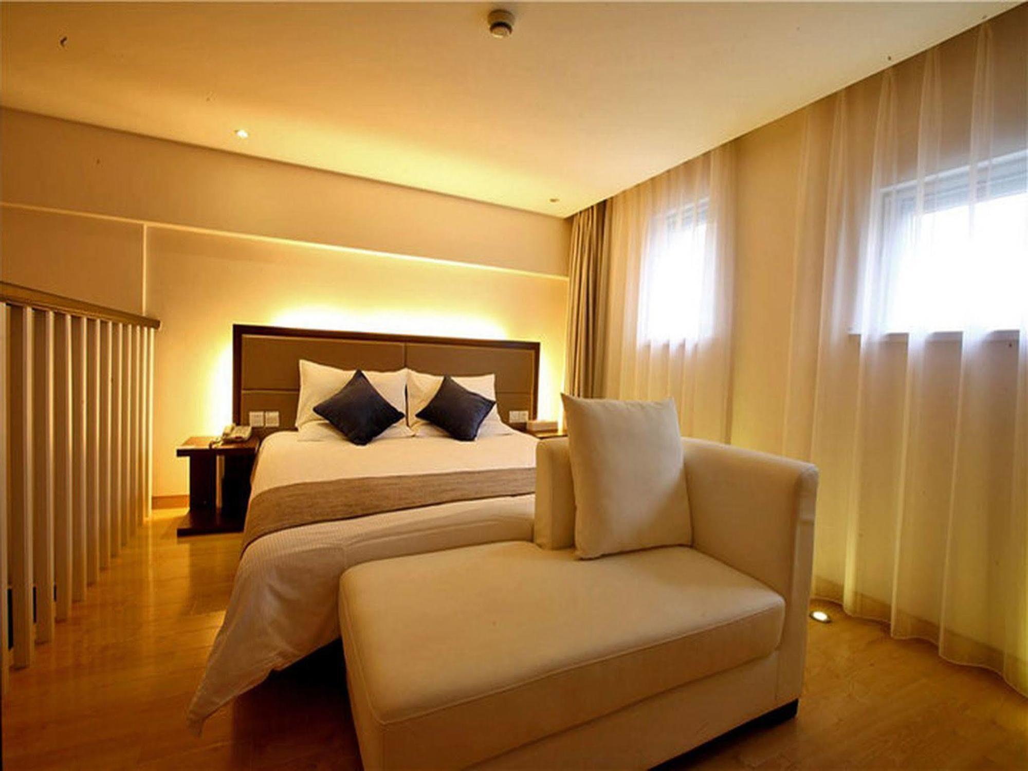 Ji Hotel Jing'An Temple Shanghai Exterior photo